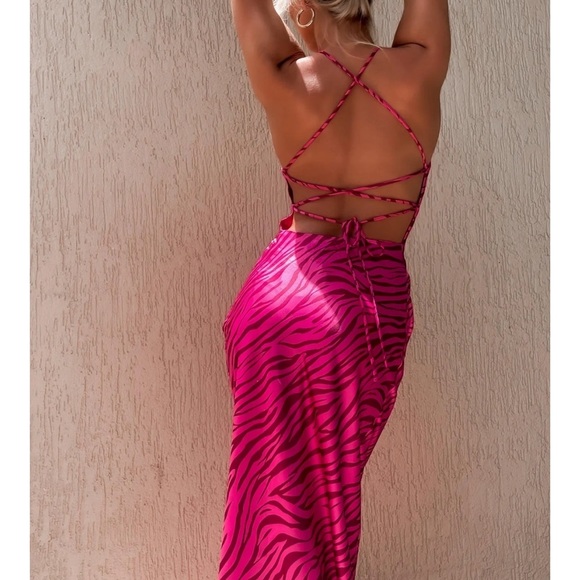 Elegant Pink Zebra Print Dress - Picture 3 of 12